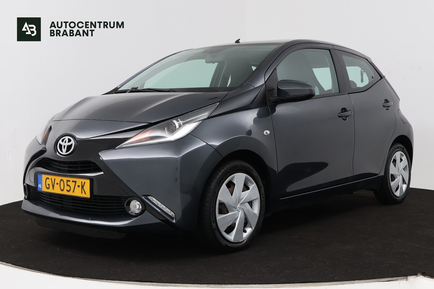Toyota Aygo - 1.0 VVT-i x-play (CRUISE CONTROL, AIRCO, CAMERA, BLUETOOTH) - AutoWereld.nl