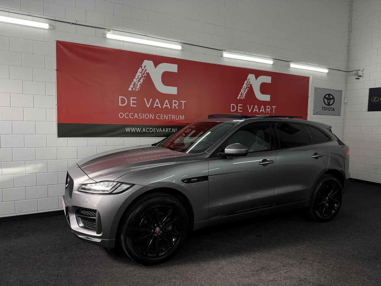 Jaguar F-Pace - 2.0t AWD R-Sport - PANO/LEER/MERIDIAN/LED/NAP - AutoWereld.nl