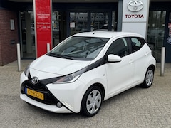 Toyota Aygo X - X-PLAY 5-DEURS NAVI 4S-BANDEN AIRCO CAMERA BLUETOOTH EL-RAMEN/SPIEGELS NL-AUTO