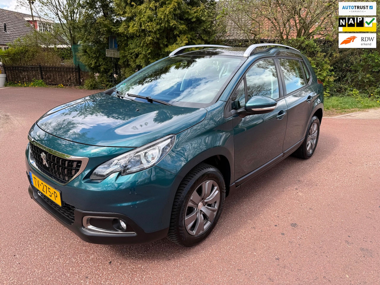 Peugeot 2008 - 1.2 PureTech Blue Lion Airco / Navi / PDC / Trekhaak / NAP - AutoWereld.nl