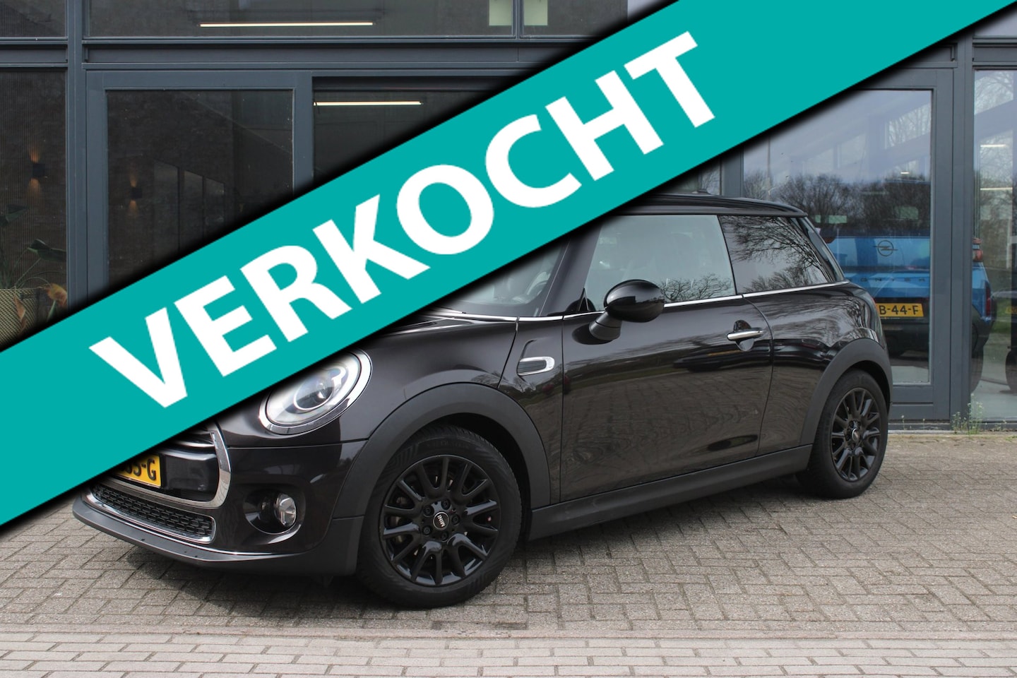 MINI Cooper - Mini 1.5 Chili Business | Head-Up | Keyless | Camera | Pano-dak | Stoelverwarming | All-Se - AutoWereld.nl