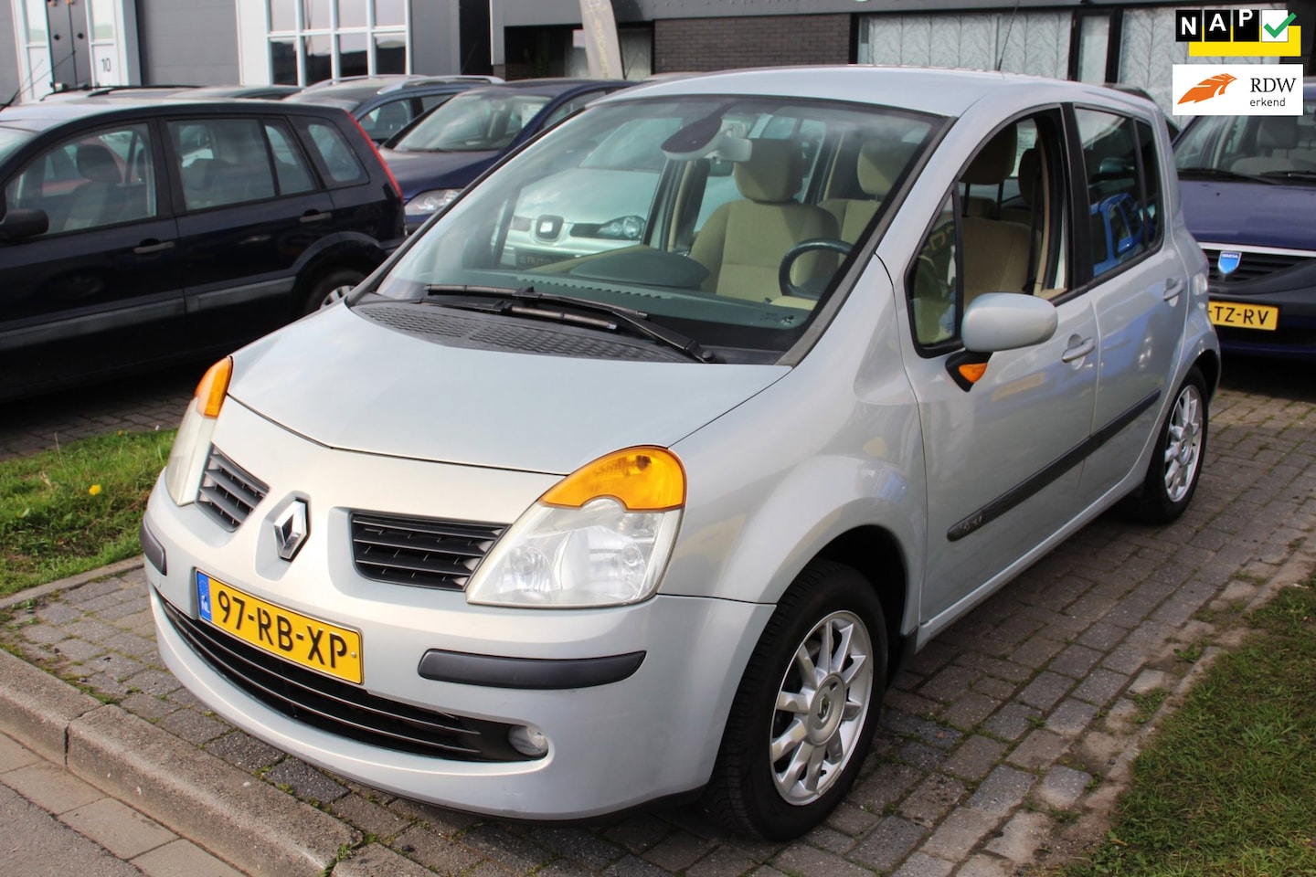 Renault Modus - 1.6-16V Privilège Luxe APK Feb 2027! Dealer onderhouden Nieuwstaat! Airco Cruise Trekhaak - AutoWereld.nl