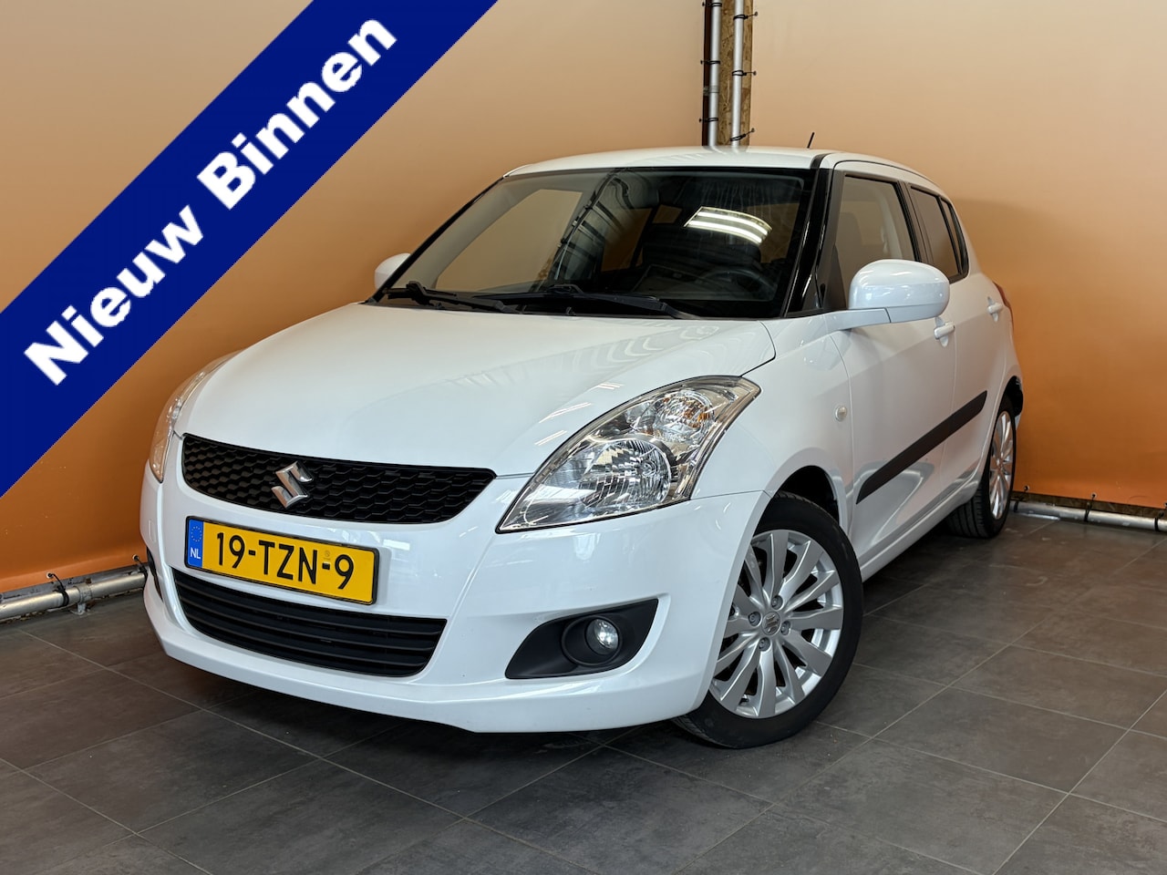 Suzuki Swift - 1.2 Exclusive EASSS dealer onderhouden | cruise control | lichtmetalen wielen | stoelverwa - AutoWereld.nl