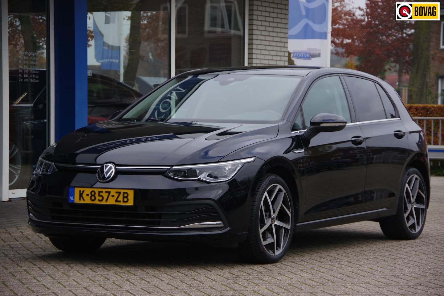 Volkswagen Golf - 1.5 TSI IQ.Light Panoramadak Trekhaak Camera Stoelverwarming - AutoWereld.nl