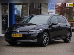 Volkswagen Golf - 1.5 TSI IQ.Light Panoramadak Trekhaak Camera Stoelverwarming