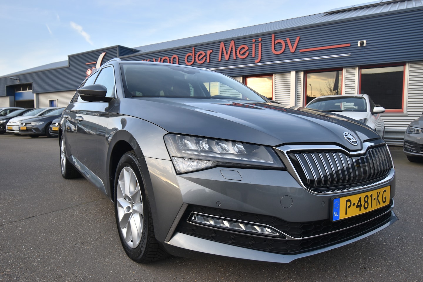 Skoda Superb Combi - 1.4 TSI iV Business Edition Plus 1.4 TSI iV Business Edition Plus , CLIMATR , NAVI , VIRTUAL COCKPIT , LED KOPL , PDC V+A , - AutoWereld.nl
