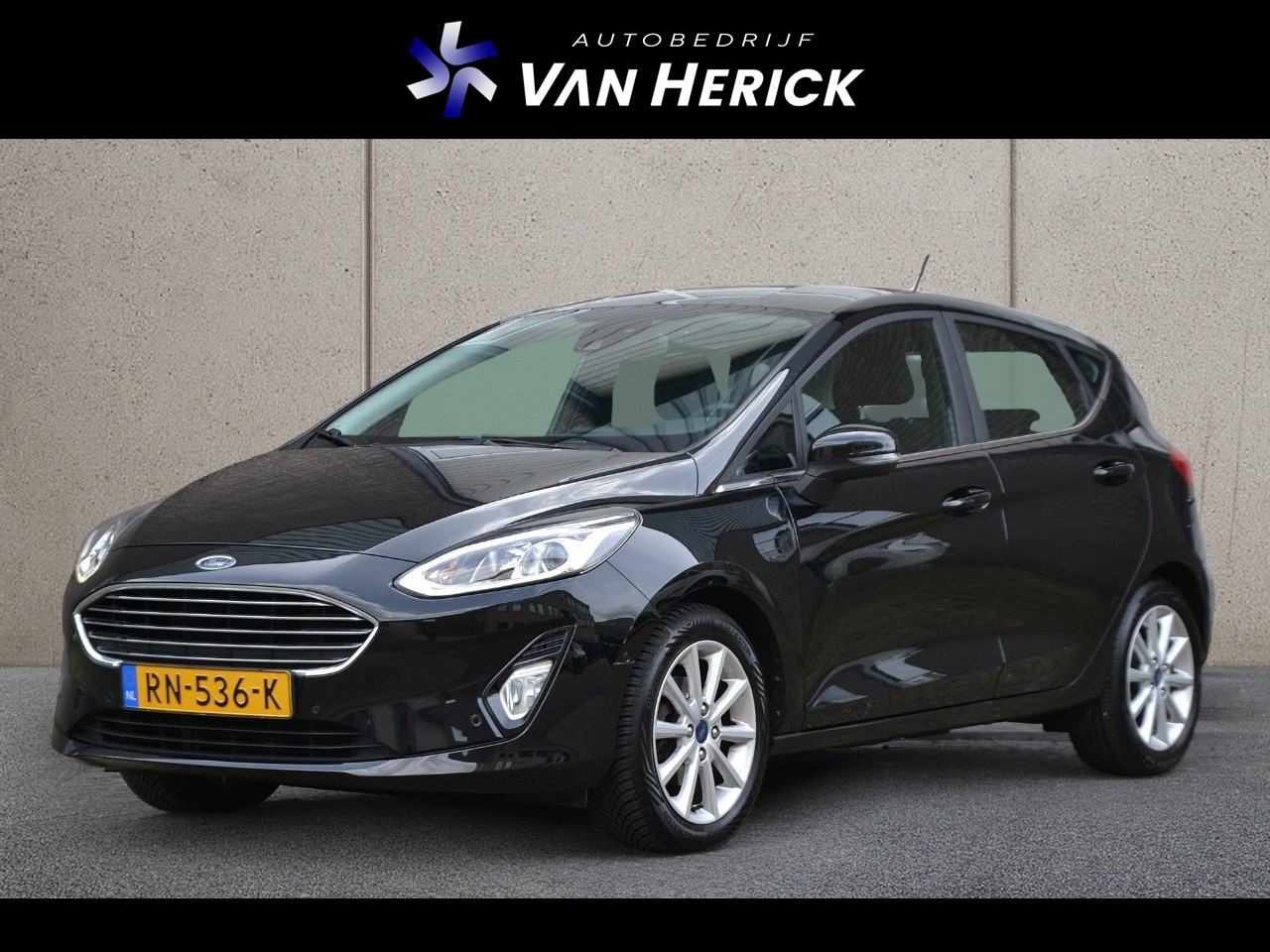 Ford Fiesta - 1.0 EcoBoost Titanium 100PK | Navigatie | Parkeersensoren | Achteruitrijcamera - AutoWereld.nl