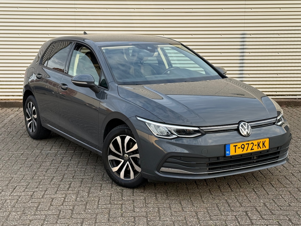 Volkswagen Golf - 2.0 TDI Life Business / APK / SFEER VERLICHT. / CRUISE / NETTE AUTO / INRUIL MOG. - AutoWereld.nl