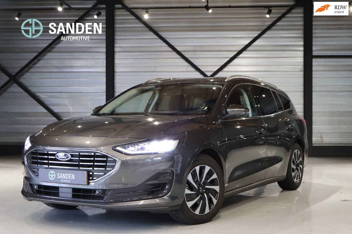 Ford Focus Wagon - 1.0 Hybrid Titanium|Automaat|155PK |LED|Navi|Camera|Winterpack|1500kg trekgewicht|17 inch - AutoWereld.nl