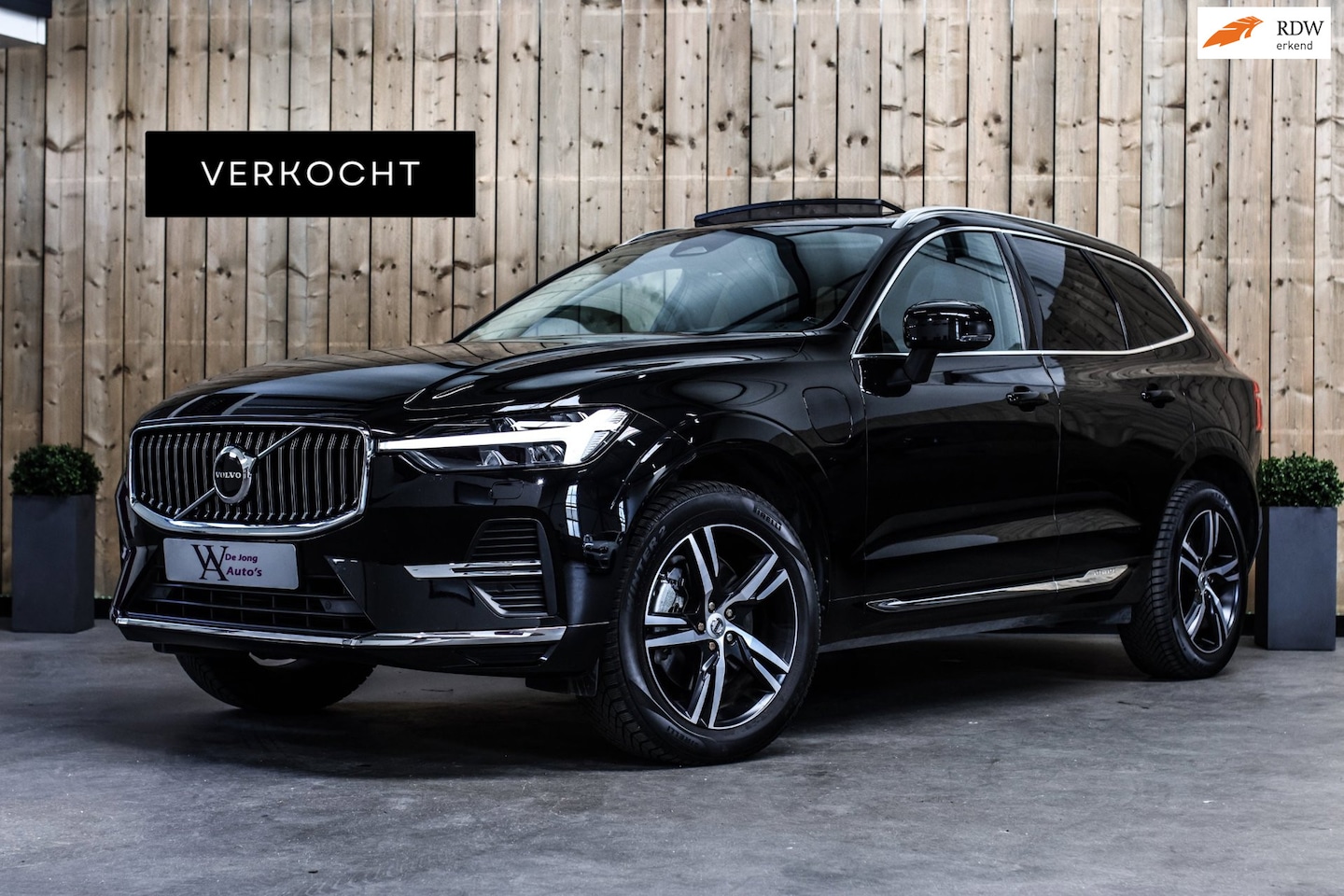 Volvo XC60 - 2.0 T6 Plug-in hybrid AWD Plus Bright *Pano*H/K*Camera*Trekhaak* - AutoWereld.nl