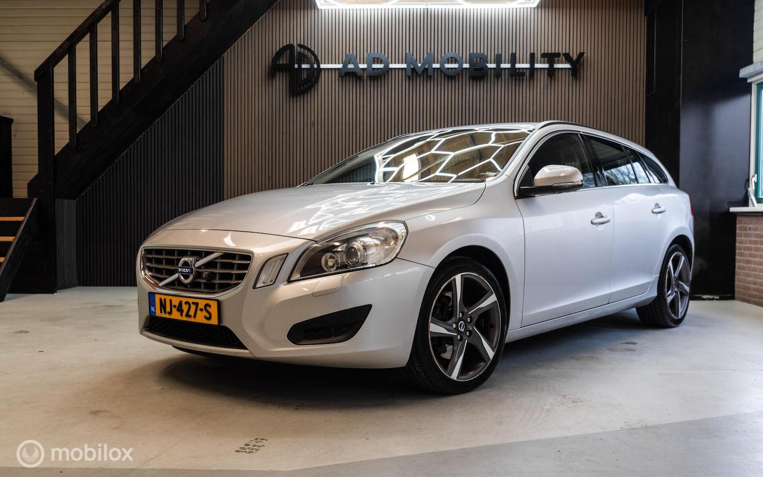 Volvo V60 - 2.0T Summum Navi, Stoelverwarming - AutoWereld.nl