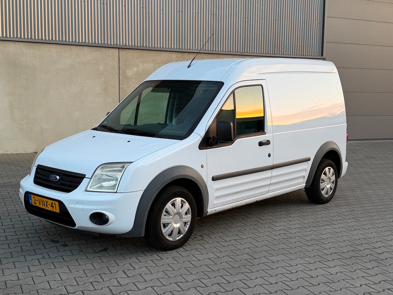 Ford Transit Connect - T230L 1.8 TDCi Trend MARGE+AIRCO+ANDROID NAVIGATIE+APK 16-02-2027 - AutoWereld.nl