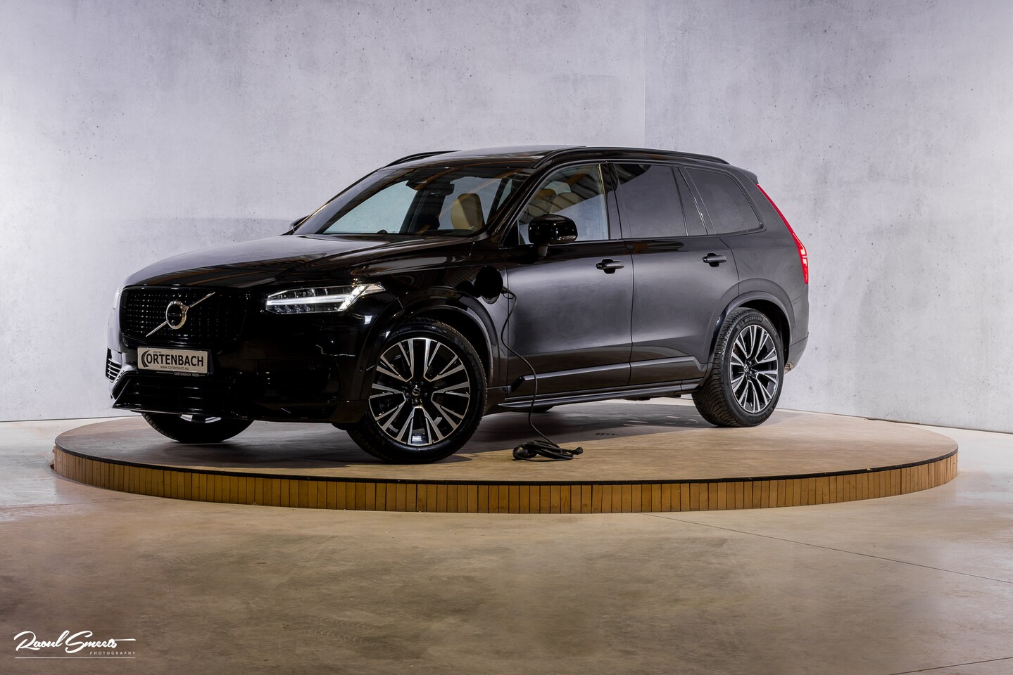 Volvo XC90 - 2.0 T8 Plug-in hybrid AWD Ultra Dark Long Range | Luchtvering | Bowers&Wilkins | Zwenkbare - AutoWereld.nl