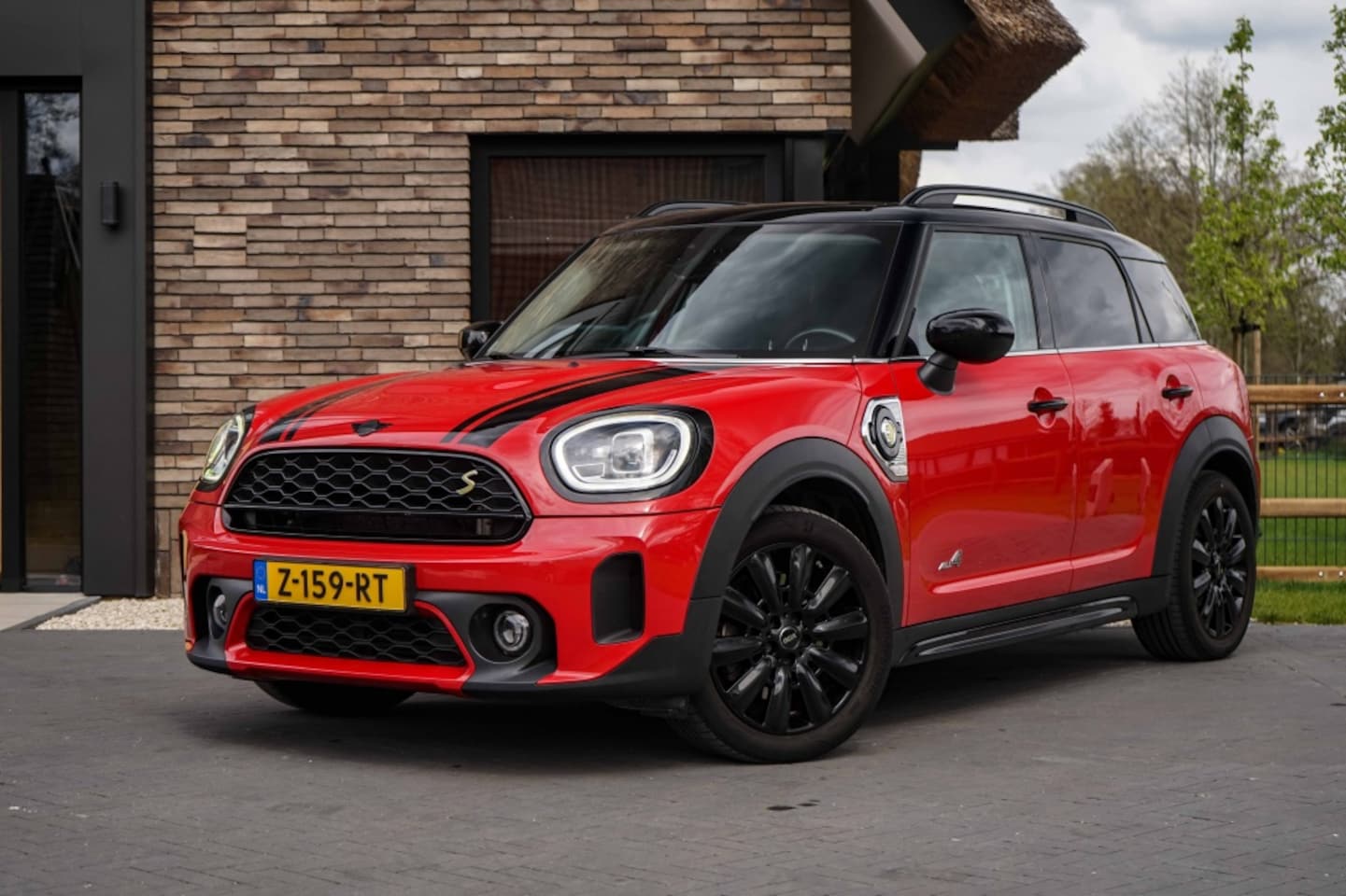 MINI Countryman - Cooper SE Classic Trim All4 PHEV Chili-Red - AutoWereld.nl