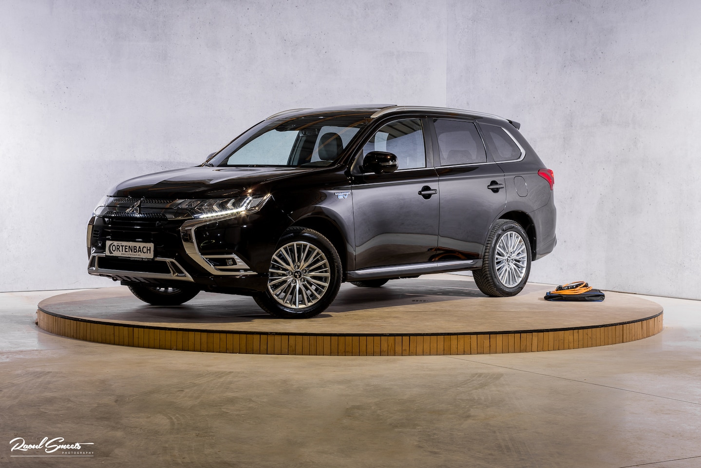 Mitsubishi Outlander - 2.4 PHEV Instyle | Adaptieve cruise | Panorama dak | Blis | Trekhaak | - AutoWereld.nl