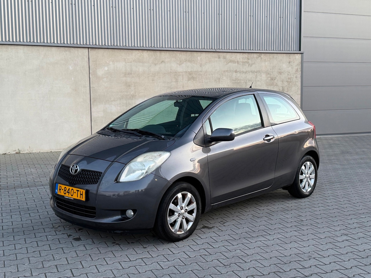 Toyota Yaris - 1.3 VVTi Sol AIRCO+PDC+ELEKTRISCHE PAKKET+VELGEN - AutoWereld.nl