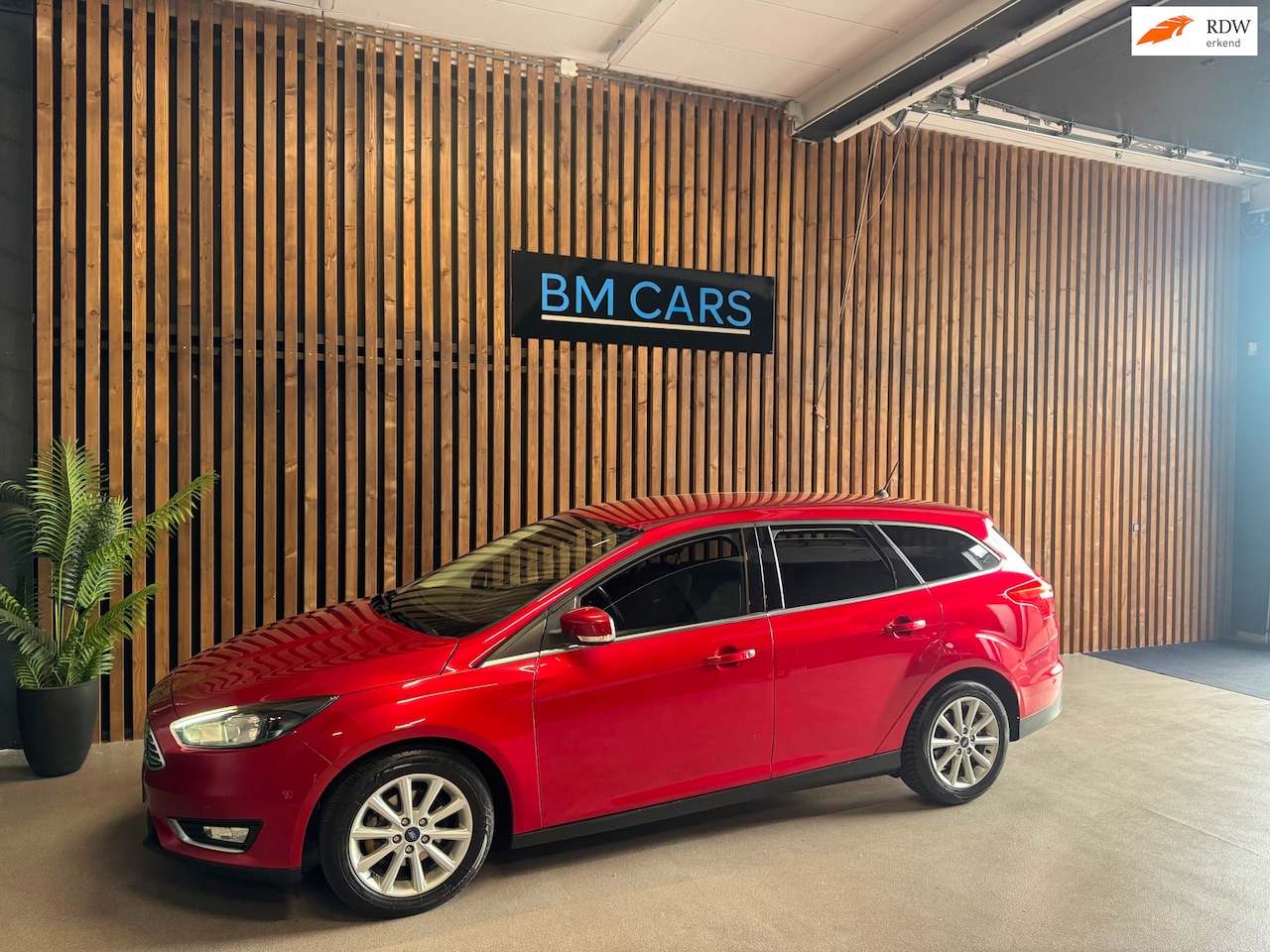 Ford Focus Wagon - 1.0 Titanium Airco, Camera, Cruise Control - AutoWereld.nl