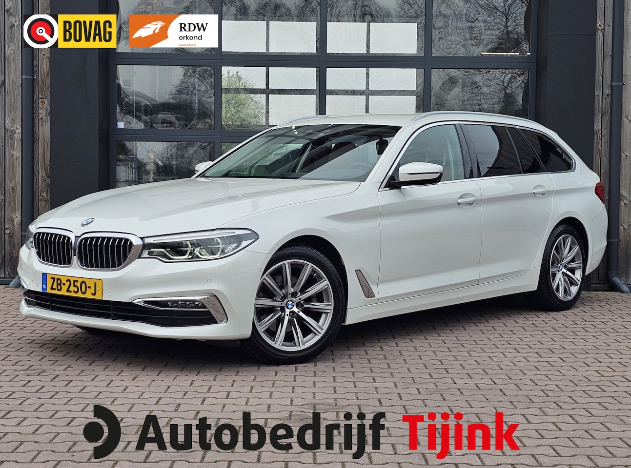 BMW 5-serie Touring - 520i High Executive Edition | Automaat | LED | Trekhaak | Parkeerhulp | Camera | Navi | Le - AutoWereld.nl