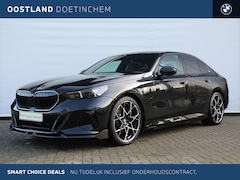 BMW 5-serie - 530e M Sport Automaat / Panoramadak / M Multifunctionele Stoelen / M-performance wielset 2