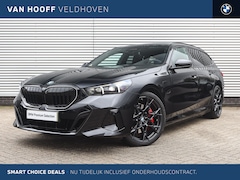 BMW 5-serie Touring - 550e xDrive M Sport Automaat / Panoramadak / Bowers & Wilkins / M Multifunctionele Stoelen