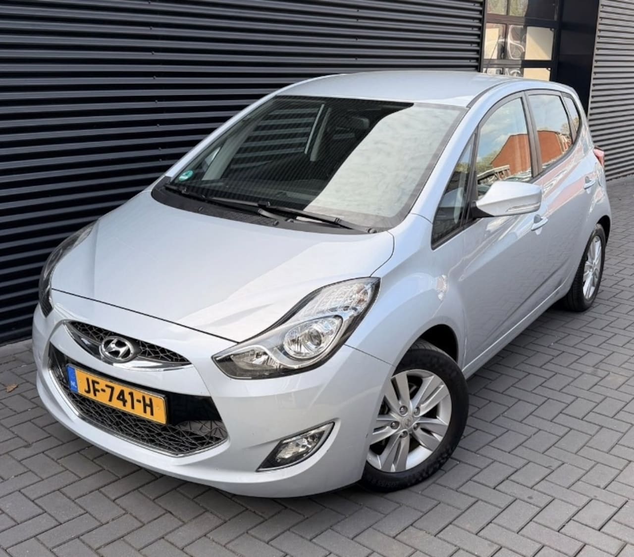 Hyundai ix20 - 1.6i i-Motion AUTOMAAT| CLIMA| CRUISE| LM| NAVI| TREKHAAK - AutoWereld.nl