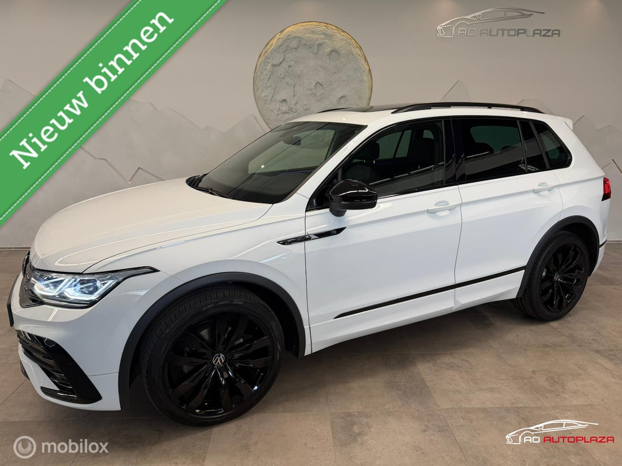 Volkswagen Tiguan - 1.5 TSI 3x R-Line Panorama/Black Style/Trekhaak - AutoWereld.nl