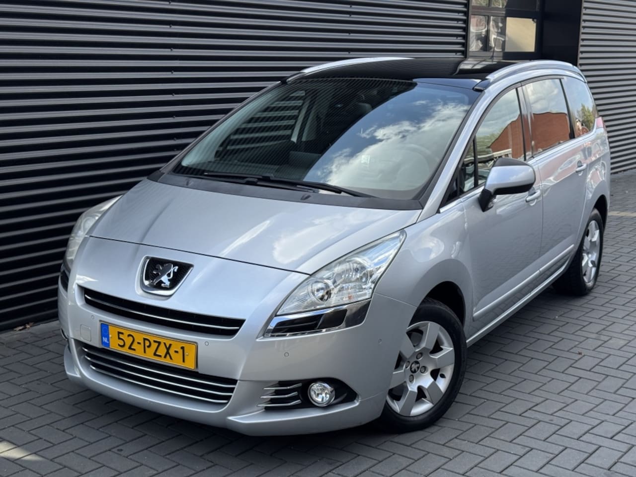 Peugeot 5008 - 1.6 THP B.L. Exe 7PERSOONS| CLIMA| CRUISE| PANO| LM - AutoWereld.nl