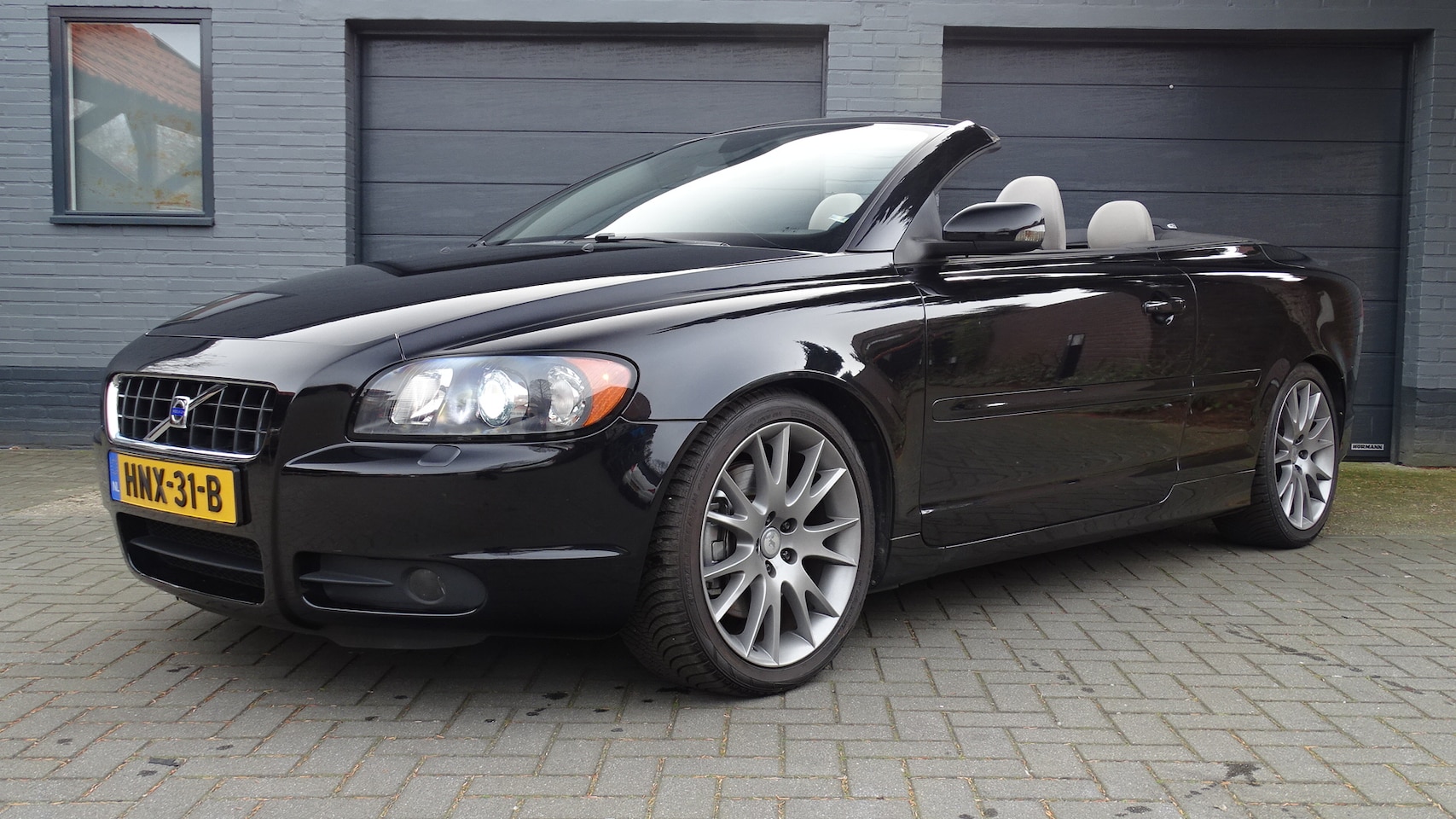 Volvo C70 Convertible - 2.5 T5 Momentum 220 PK!! Geartronic 2006 Zwart, Uniek!, Youngtimer, BTW CH Import - AutoWereld.nl