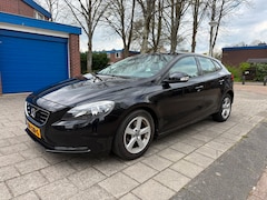 Volvo V40 - 1.6 D2 Momentum Automaat Leder Cruise Black Edition