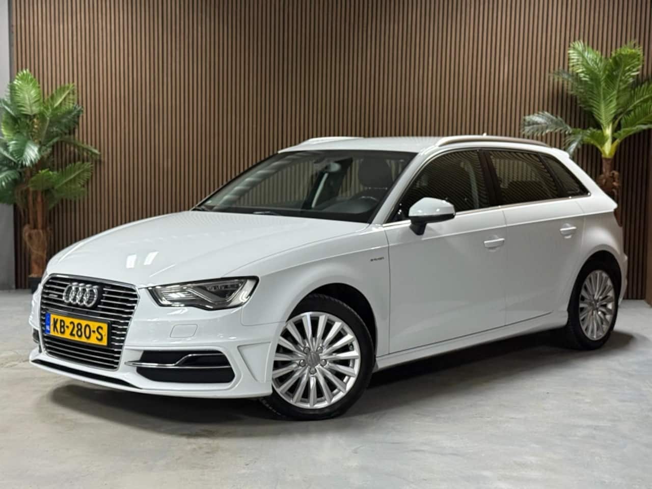 Audi A3 Sportback - 1.4 e-tron Attr. PL+ - AutoWereld.nl