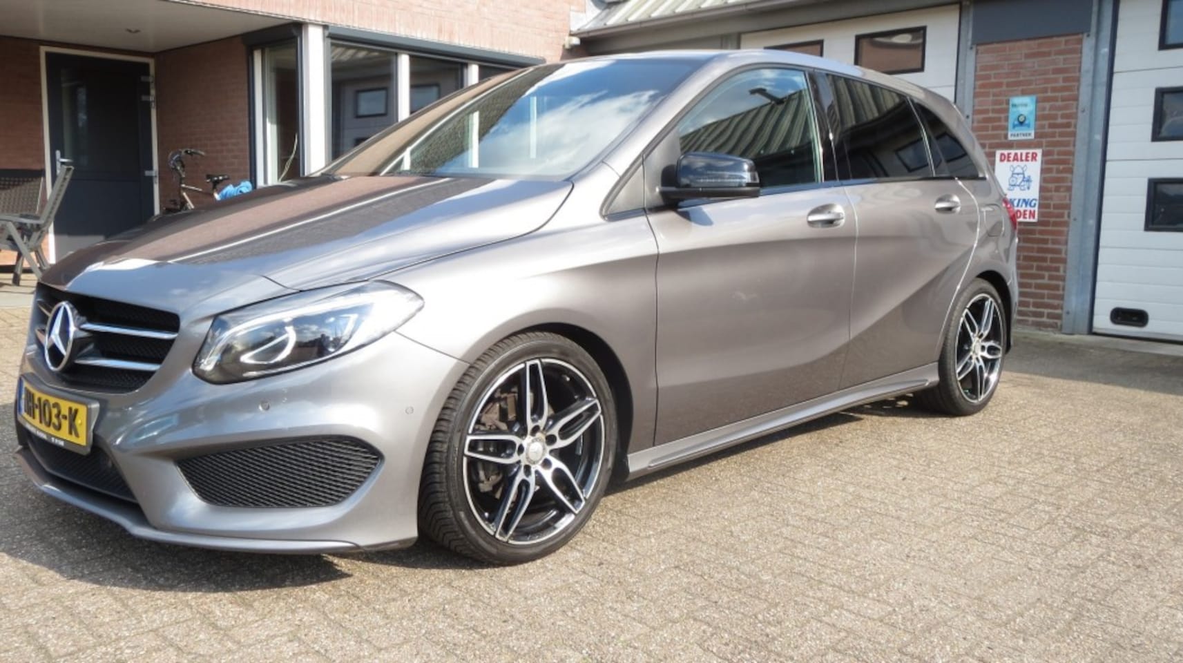 Mercedes-Benz B-klasse - Ambition AMG automaat navi 18 trekhaak - AutoWereld.nl