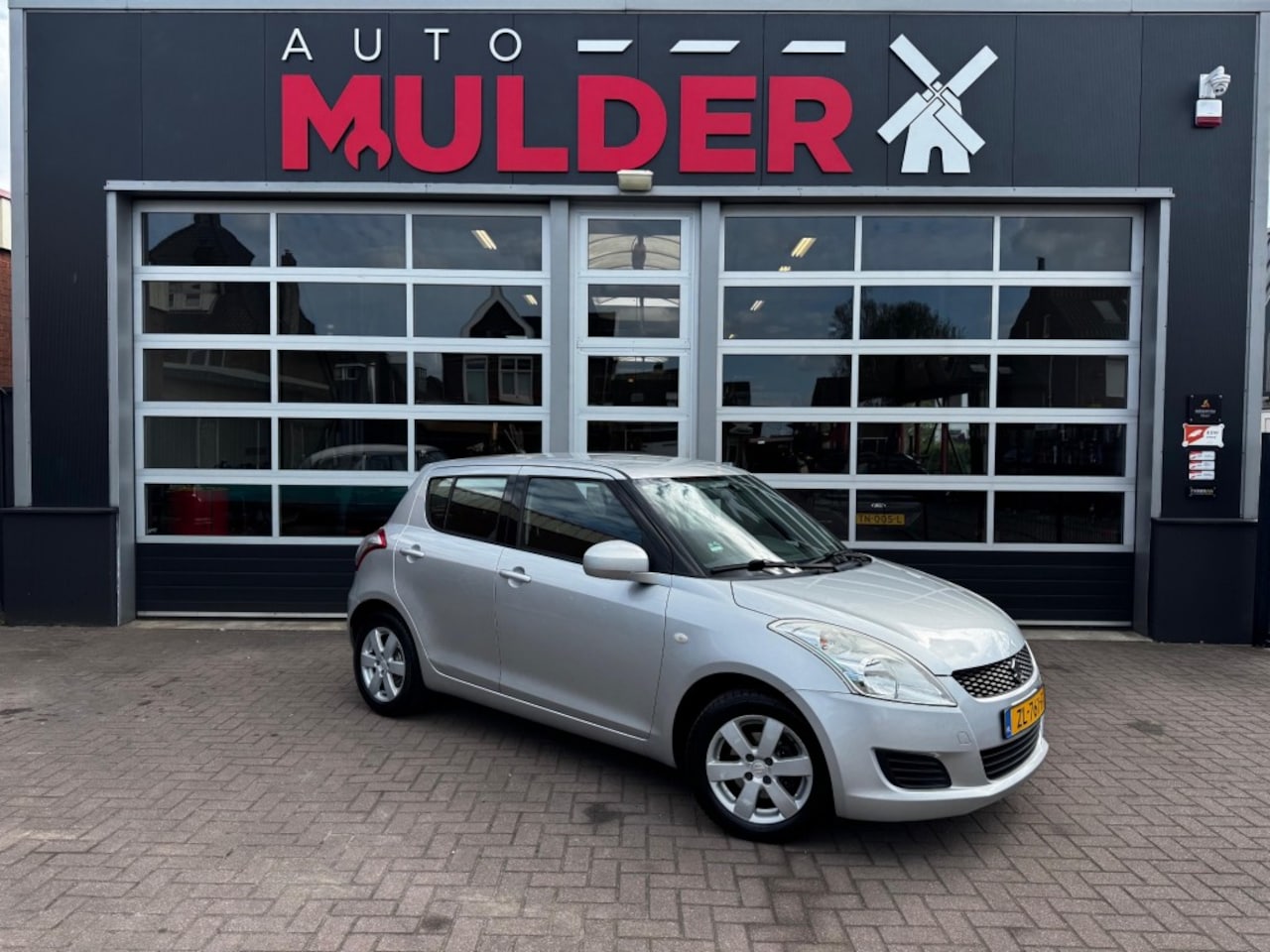 Suzuki Swift - 1.2 BANDIT STOP en START / AIRCO / PARROT / DEALERONDERHOUDEN! / APK NIEUW! - AutoWereld.nl
