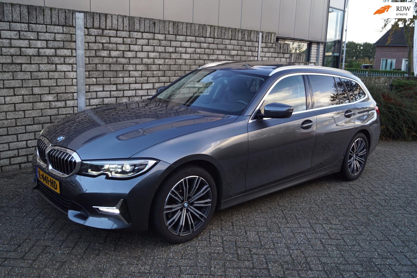 BMW 3-serie Touring - 320i High Executive Sport Line Autom Panodak Leder Sportst Stoelverw Navi Camera Clima 2x - AutoWereld.nl