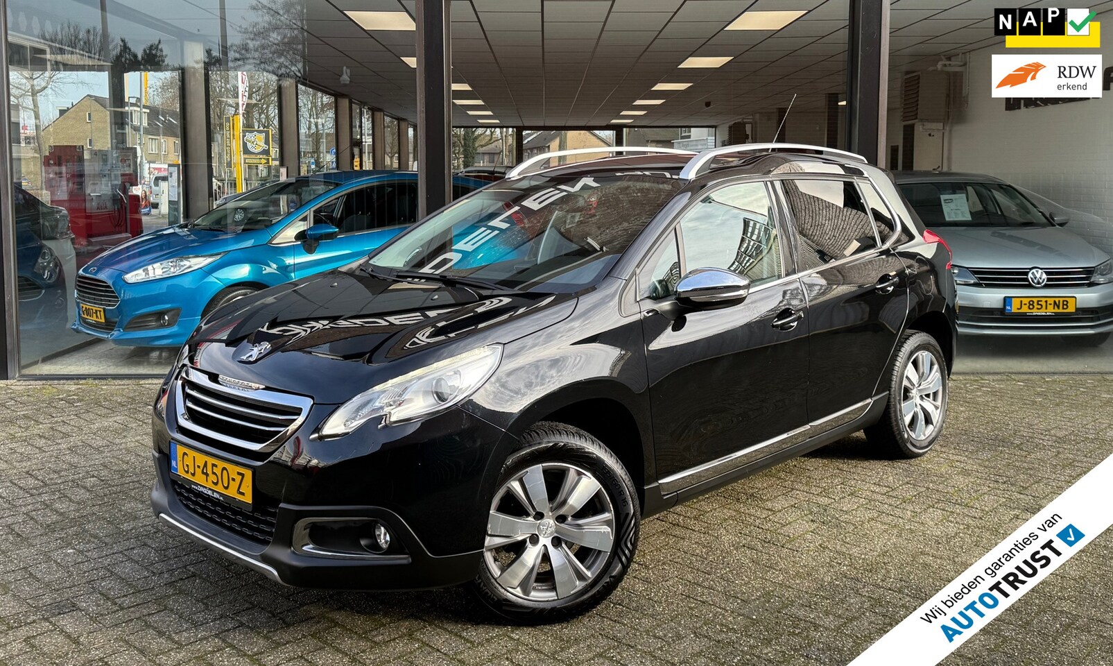 Peugeot 2008 - 1.2 PureTech Allure AUTOMAAT | NAVI | PANO DAK | CRUISE | NAP - AutoWereld.nl