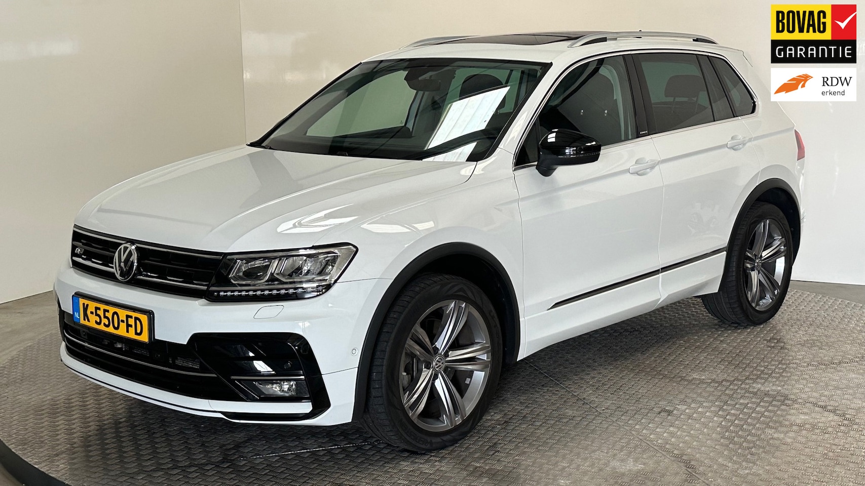 Volkswagen Tiguan - 2.0 TSI 4Motion R-Line Business benzine automaat navigatie panoramadak trekhaak stoelverwa - AutoWereld.nl