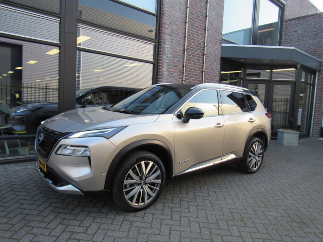 Nissan X-Trail - E-Force 4WD 158pk Tekna Plus / 1800 kg Trekgewicht/Two color/ Head Up Display / Elektrisch - AutoWereld.nl