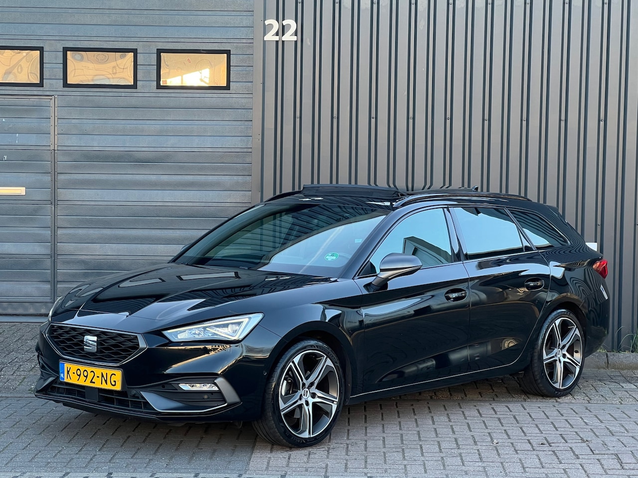 SEAT Leon Sportstourer - 1.5 eTSI FR Launch Edition|Pano|ACC|Trekhaak Etc Etc - AutoWereld.nl