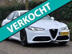 Alfa Romeo Giulia - 2.0 T AWD Veloce 280 PK Automaat Line Assist Camera Rood Leder Stuurverwarming