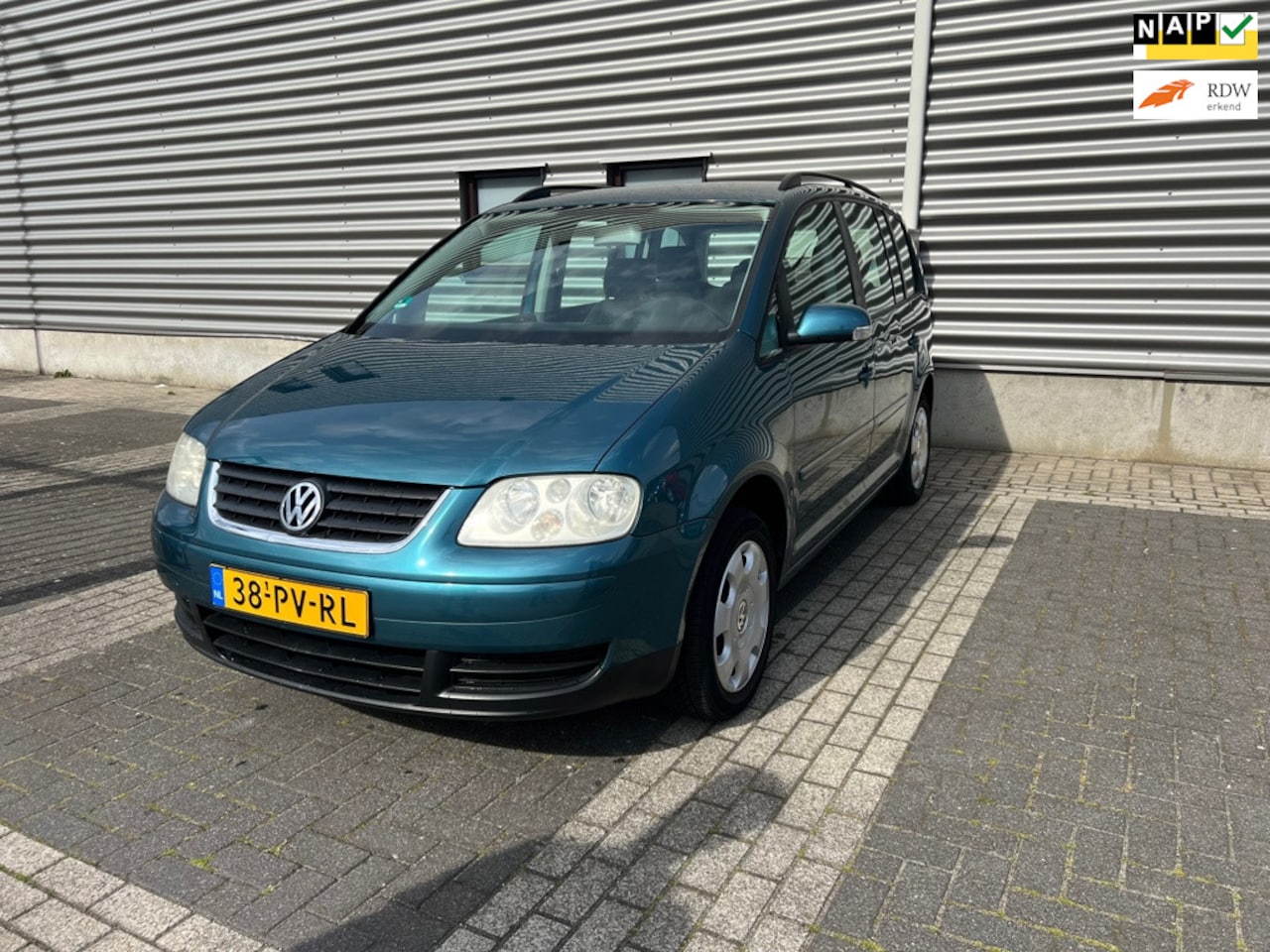 Volkswagen Touran - 1.6-16V FSI Trendline 1.6-16V FSI Trendline - AutoWereld.nl
