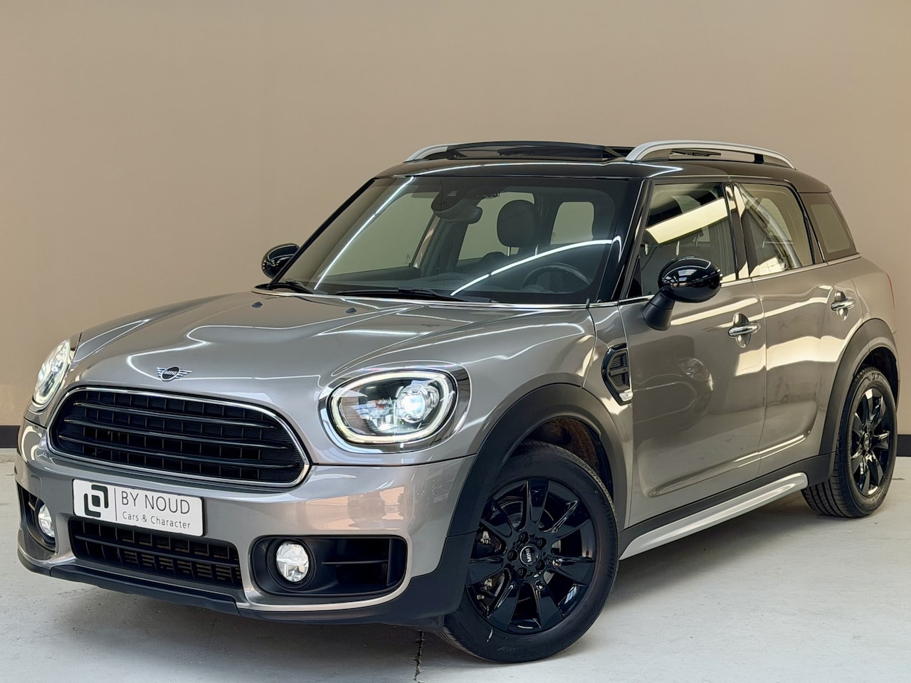 MINI Countryman - 1.5 Cooper Mini 1.5 Cooper, 135Pk, 2018, Panoramadak, LED koplampen, Cruise control, 1ste eigenaar, P - AutoWereld.nl
