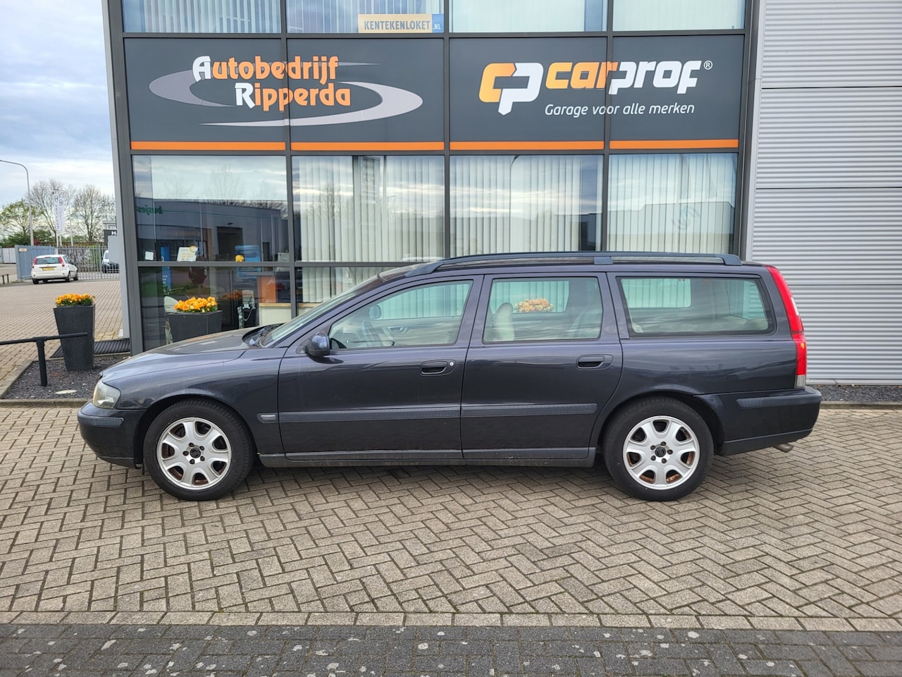 Volvo V70 - 2.4 T Comfort Line 2.4 T Comfort Line - AutoWereld.nl