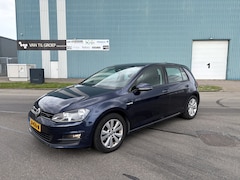 Volkswagen Golf - 1.0 TSI Comfortline 5-Deurs 6-Bak 116 PK. Als nieuw rijdende auto