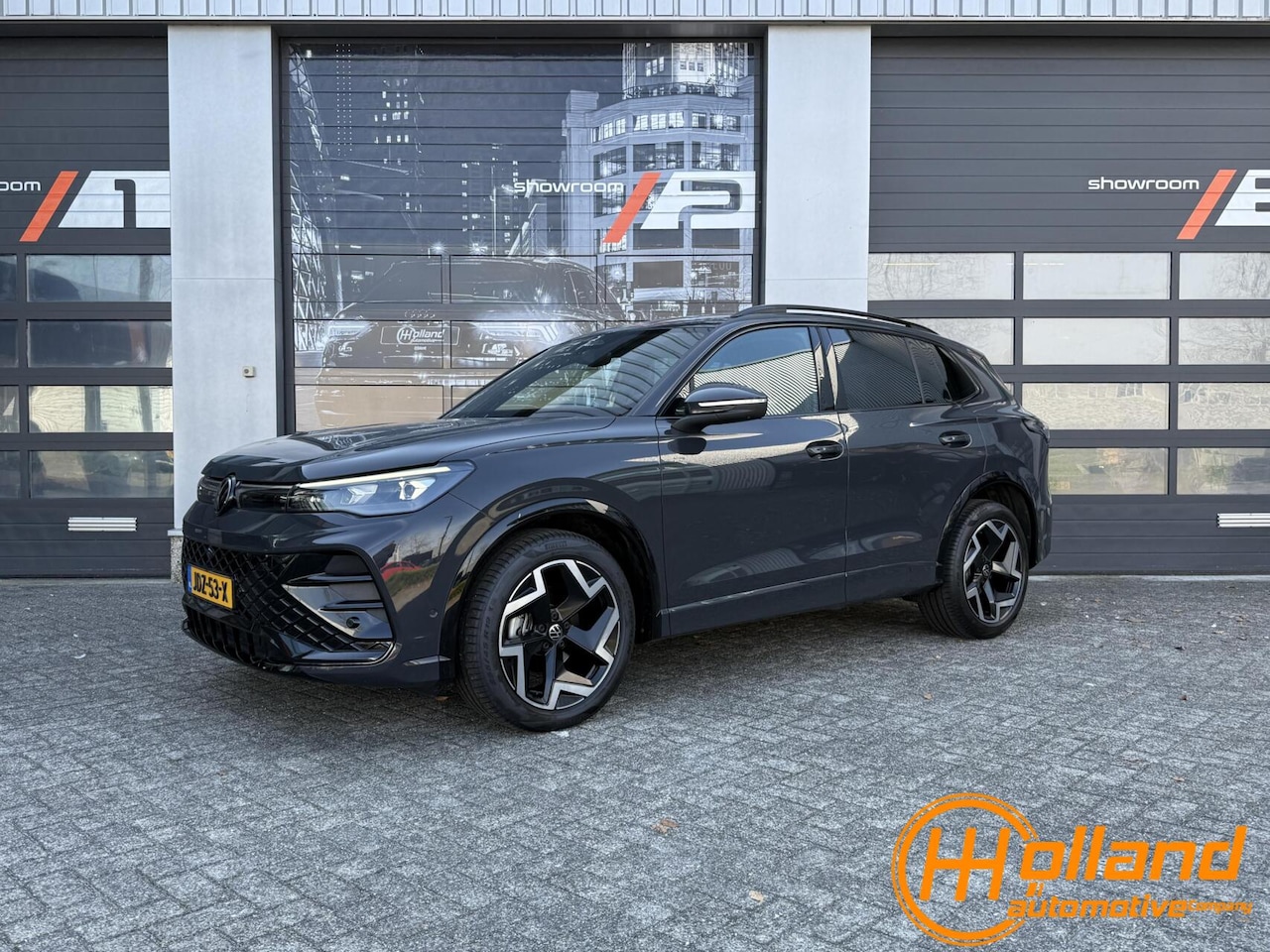 Volkswagen Tiguan - 1.5 eTSI R-Line Edition|360cam|ACC|Massage|Sfeerverlichting - AutoWereld.nl