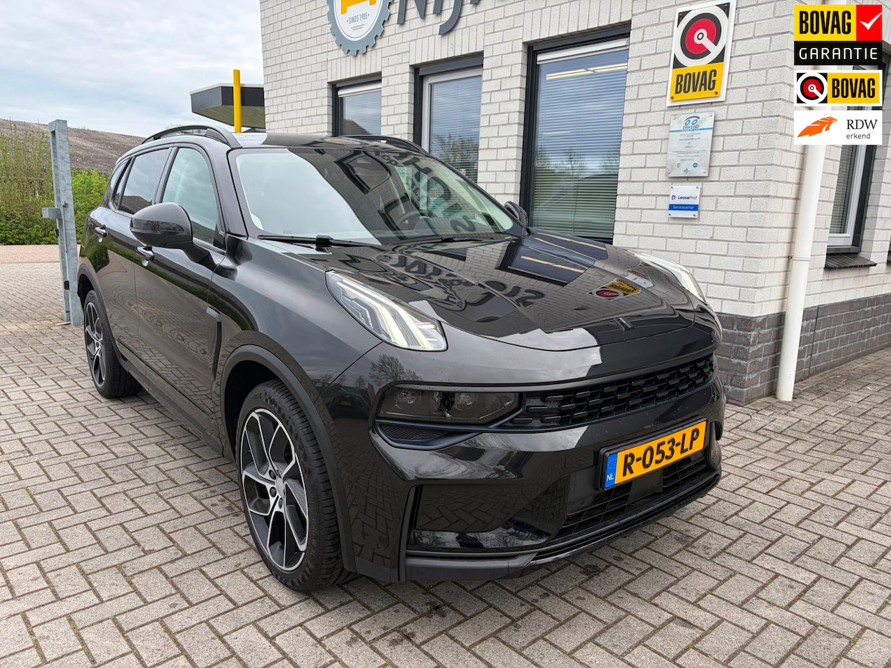 Lynk & Co 01 - 1.5 / Black Edition / Panorama dak / Add. Cruise / Climate Controle / Camera / Telefoon / - AutoWereld.nl