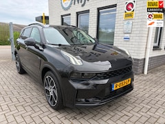Lynk & Co 01 - 1.5 / Black Edition / Panorama dak / Add. Cruise / Climate Controle / Camera / Telefoon /