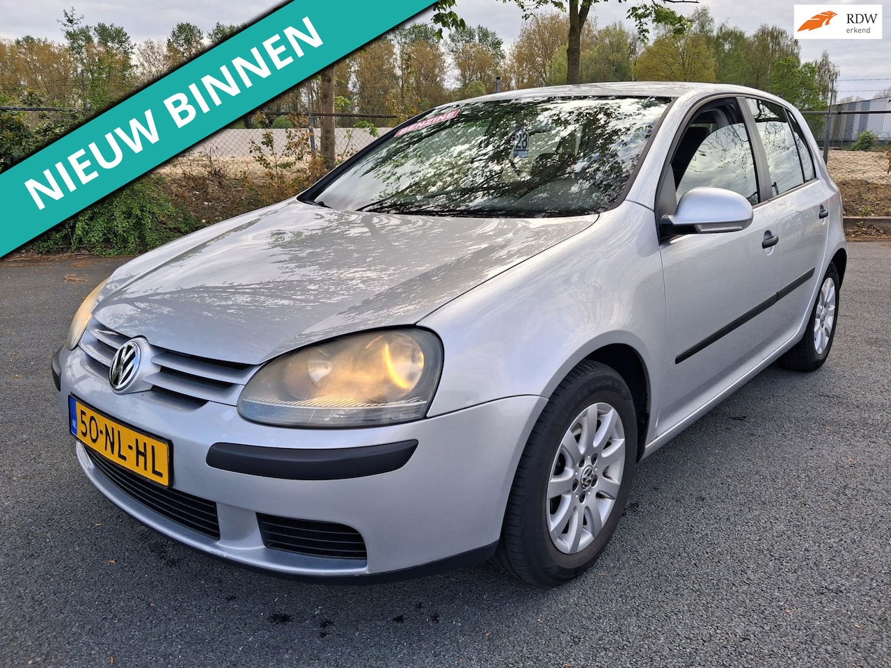 Volkswagen Golf - 1.6 FSI Comfortline 5 drs gewoon goedkoop rijden met lange apk - AutoWereld.nl