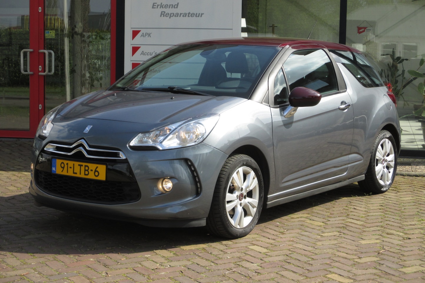 Citroën DS3 - 1.4 Chic STYLING ROUGE CARMEN - AutoWereld.nl