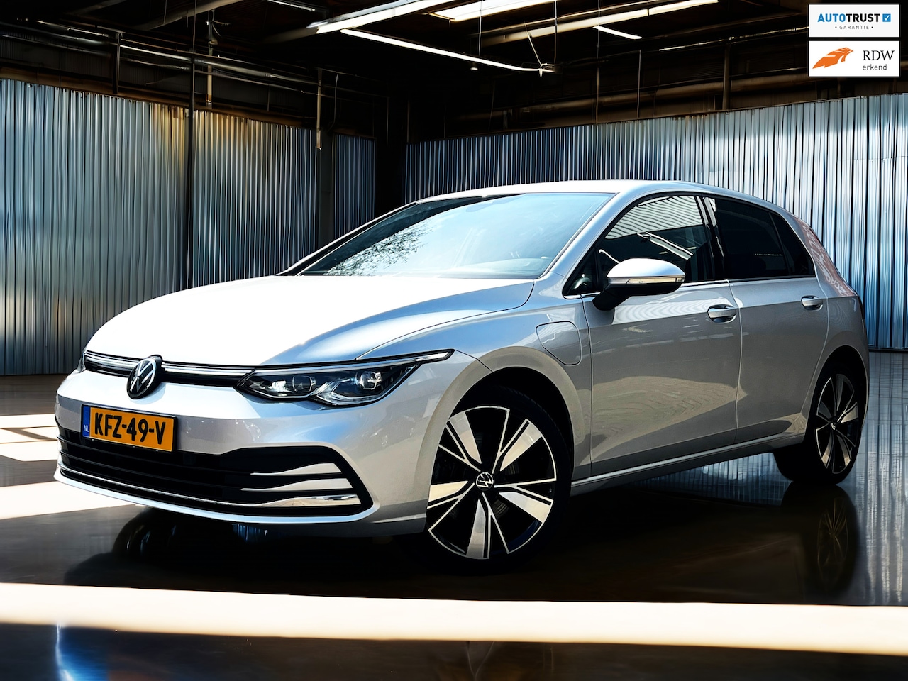 Volkswagen Golf - 1.4 eHybrid Style plugin_204PK_Carplay_stoel massage_ACC - AutoWereld.nl