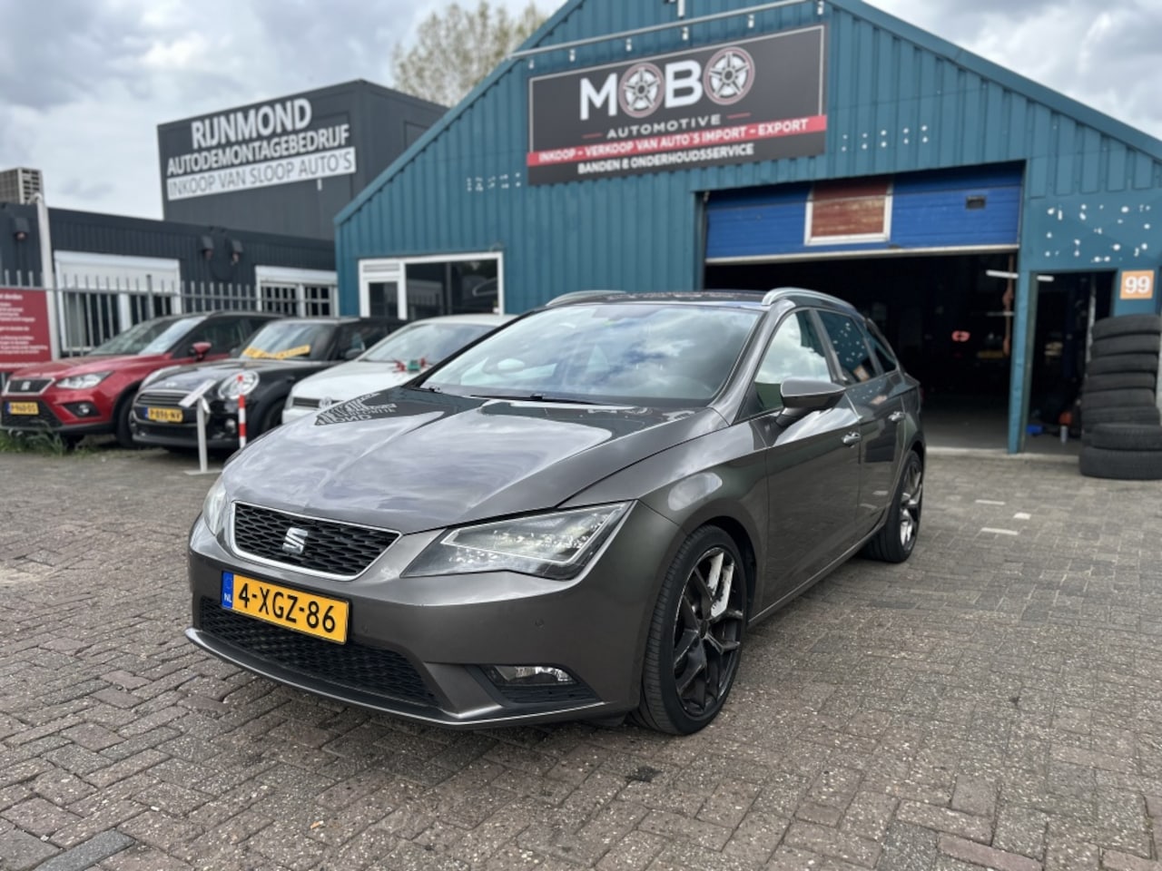 SEAT Leon ST - 1.6 TDI XENON PDC NAVI LUXE - AutoWereld.nl