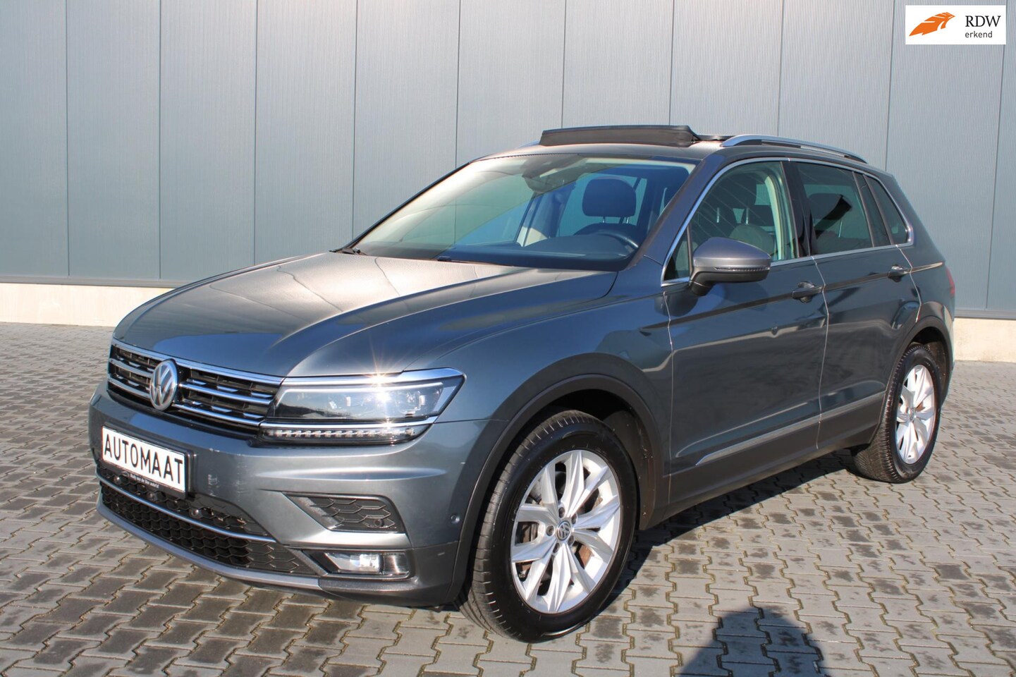 Volkswagen Tiguan - 2.0 TSI 4Motion Highline SCHUIFDAK TREKHAAK - AutoWereld.nl